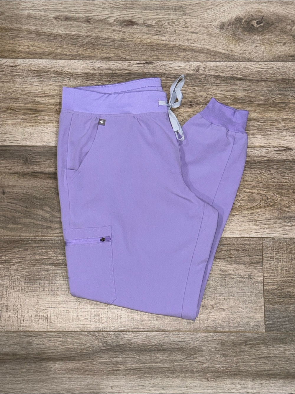 FIGS Lavender/Purple Scrub Set – Rafaela Top + Jogger Pants - Picture 3 of 3